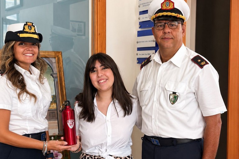 Ragazza trova un portafoglio e lo consegna alla Polizia Locale