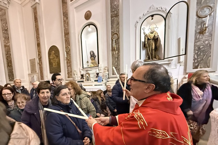 San Biagio - benedizione della gola. <span>Foto Marzia Morva</span>