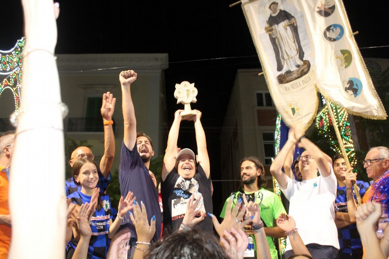 Rinaldi alza la formella - Gamberemo 2025. <span>Foto Gianluca Battista</span>