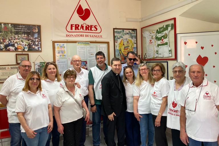 Mons. Turturro con la Fratres Giovinazzo