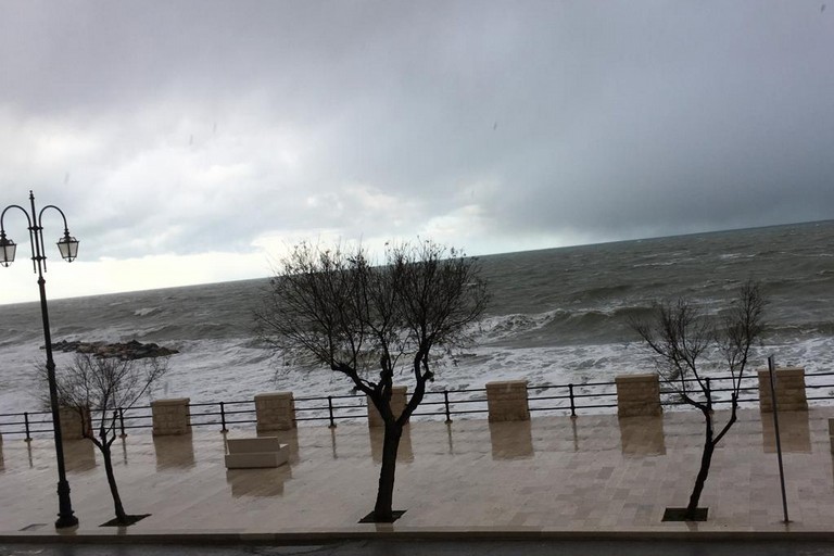 Il mare agitato a Ponente. <span>Foto Marzia Morva</span>