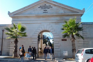 L'ingresso del cimitero di Giovinazzo. <span>Foto Gianluca Battista</span>