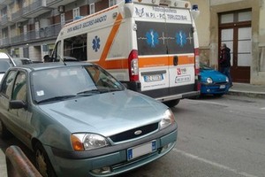 Ambulanza in via Marconi