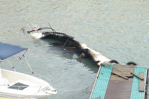 La barca a vela incendiata