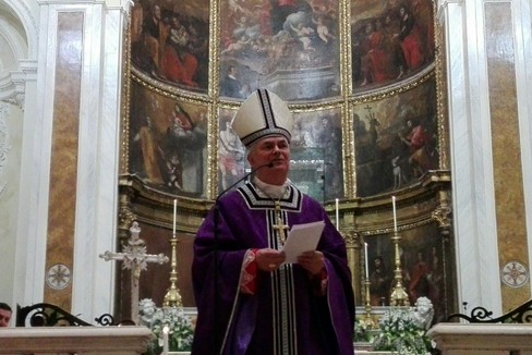 Monsignor Cornacchia in Cattedrale. <span>Foto Giuseppe Dalbis</span>