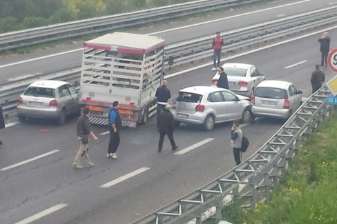 L'incidente lungo la strada statale 16 bis