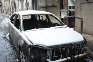 L'auto incendiata in via Palestro