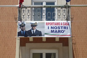 Lo striscione appeso a Palazzo di Città. <span>Foto Nicola Miccione</span>