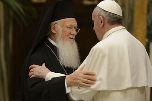 Papa Francesco e Bartolomeo I di Costantinopoli. <span>Foto Famiglia Cristiana</span>