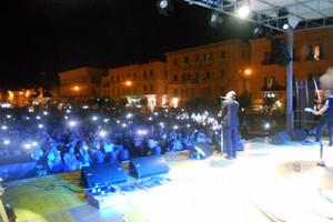 Luci in piazza per gli Achtung Babies. <span>Foto Gianluca Battista</span>