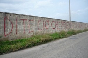 La scritta sul muro a San Pietro Pago