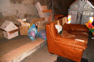 Il divano abbandonato in via De Ninno