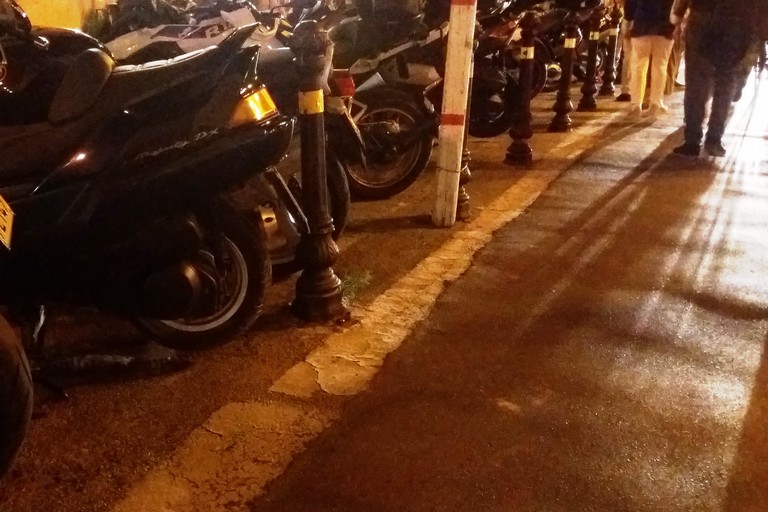 Motocicli in sosta vietata