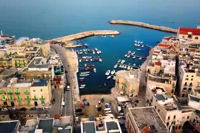 Il porticciolo dall'alto. <span>Foto Antonio Lattarulo</span>