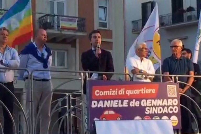 Daniele de Gennaro e la sua coalizione in piazza