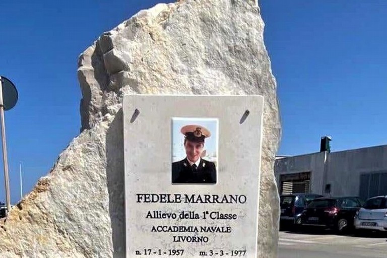 Stele in memoria di Fedele Marrano
