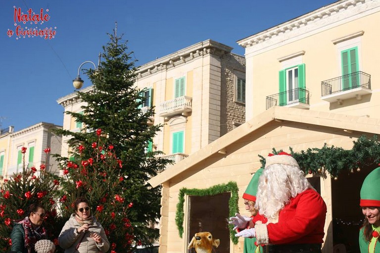 Babbo Natale di nuovo in piazza. <span>Foto Comune di Giovinazzo</span>